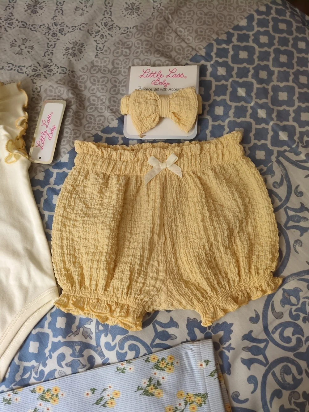 Little Lass 4 PC Yellow Ruffle Bloomer/Headband Set with Floral Leggings 3/6M